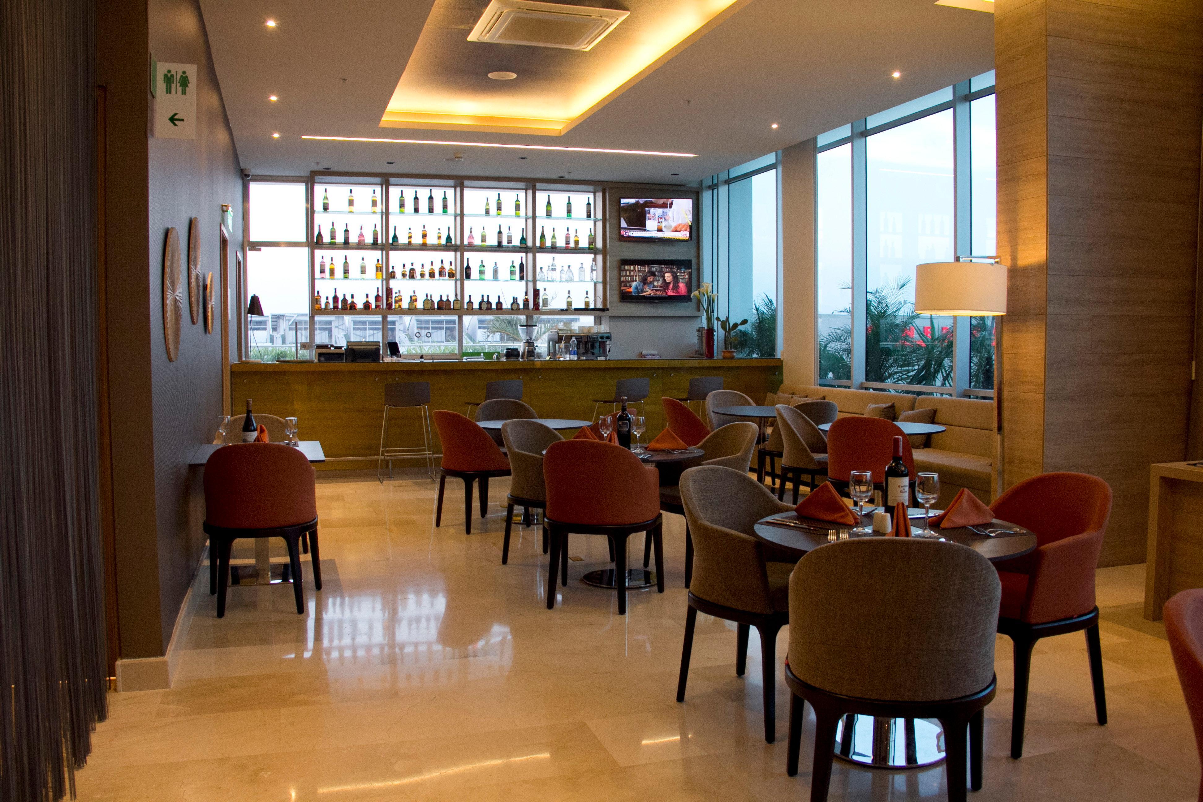 Holiday Inn Cucuta By Ihg Exterior foto The lounge at the airport