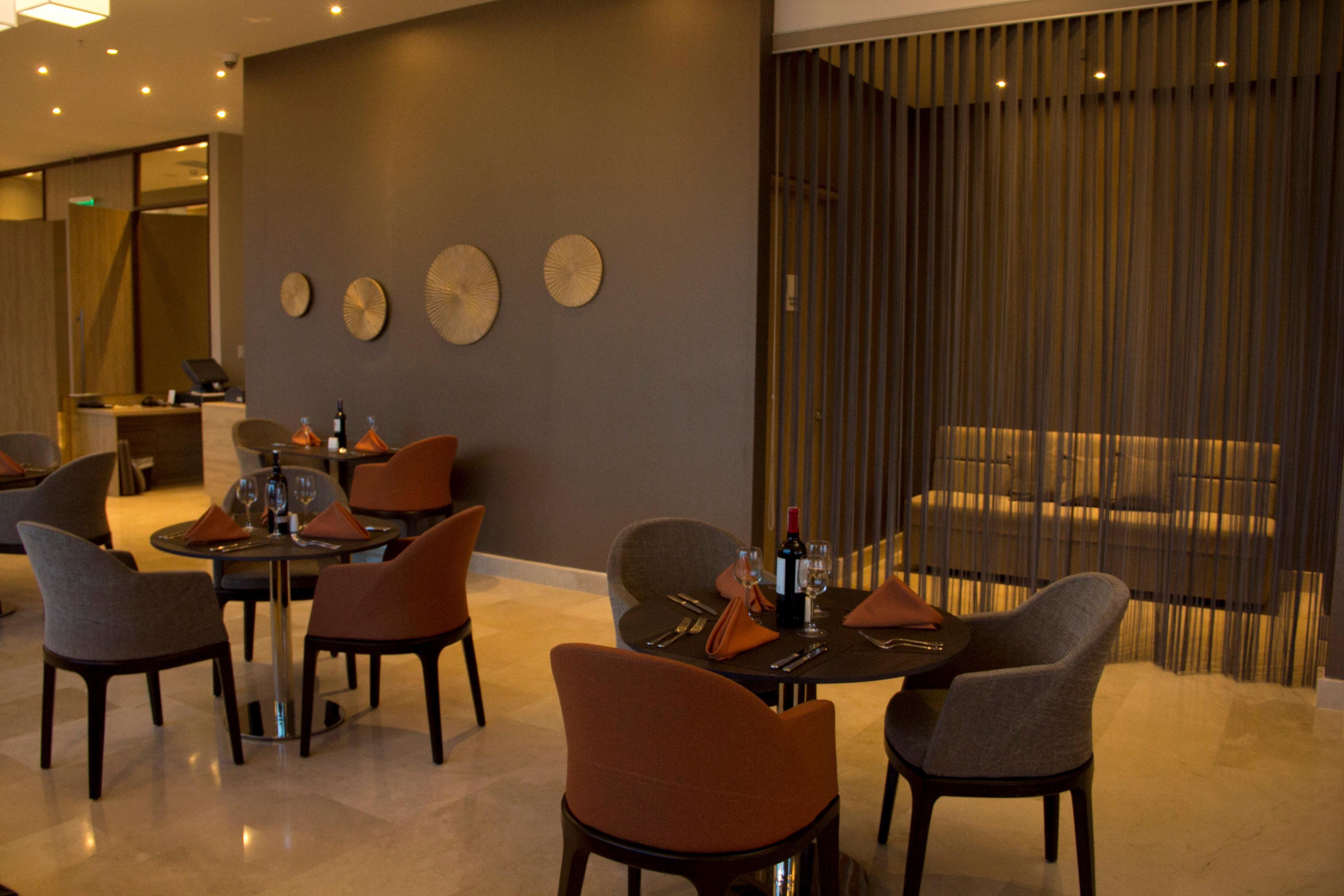 Holiday Inn Cucuta By Ihg Exterior foto The restaurant
