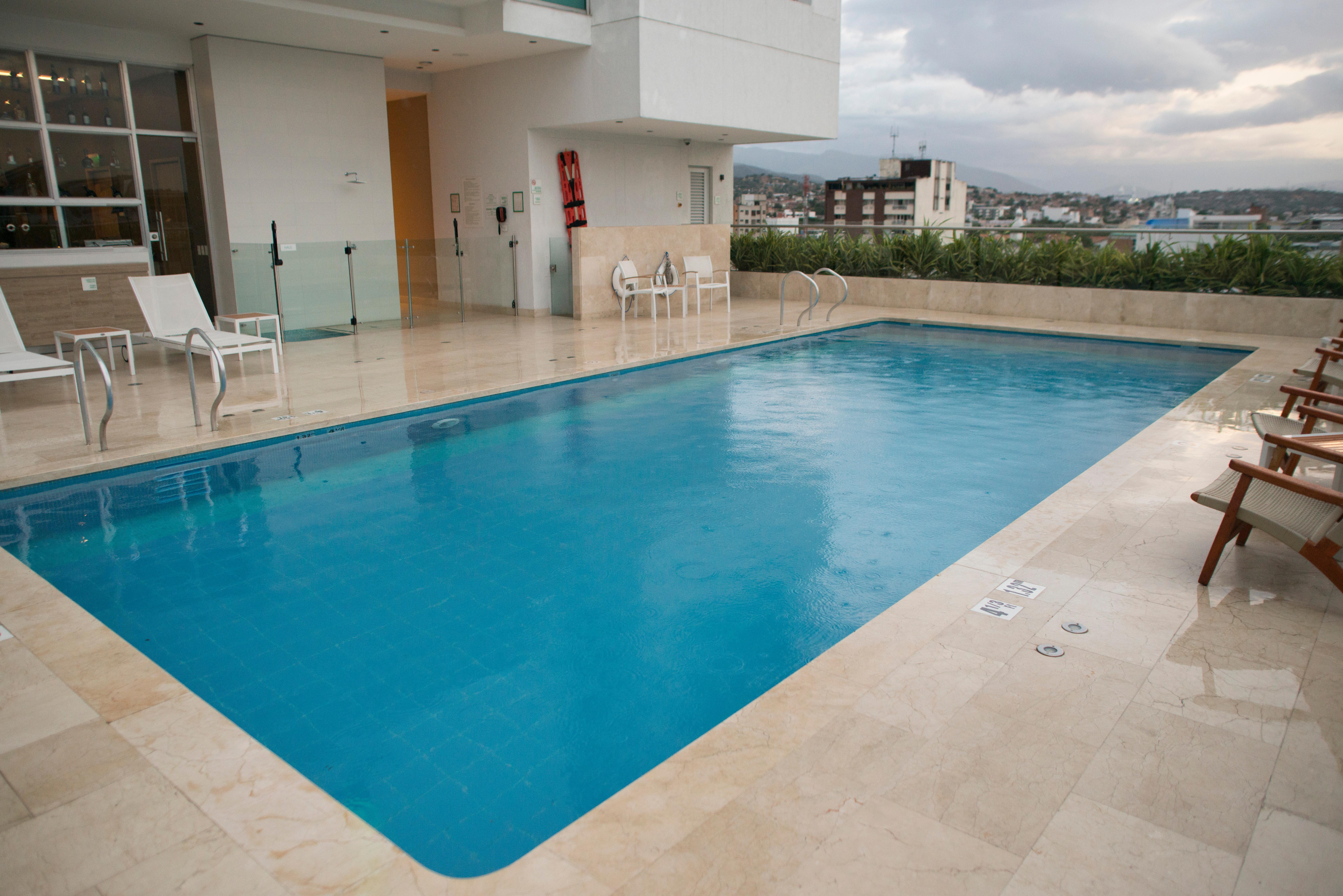 Holiday Inn Cucuta By Ihg Exterior foto A rooftop pool