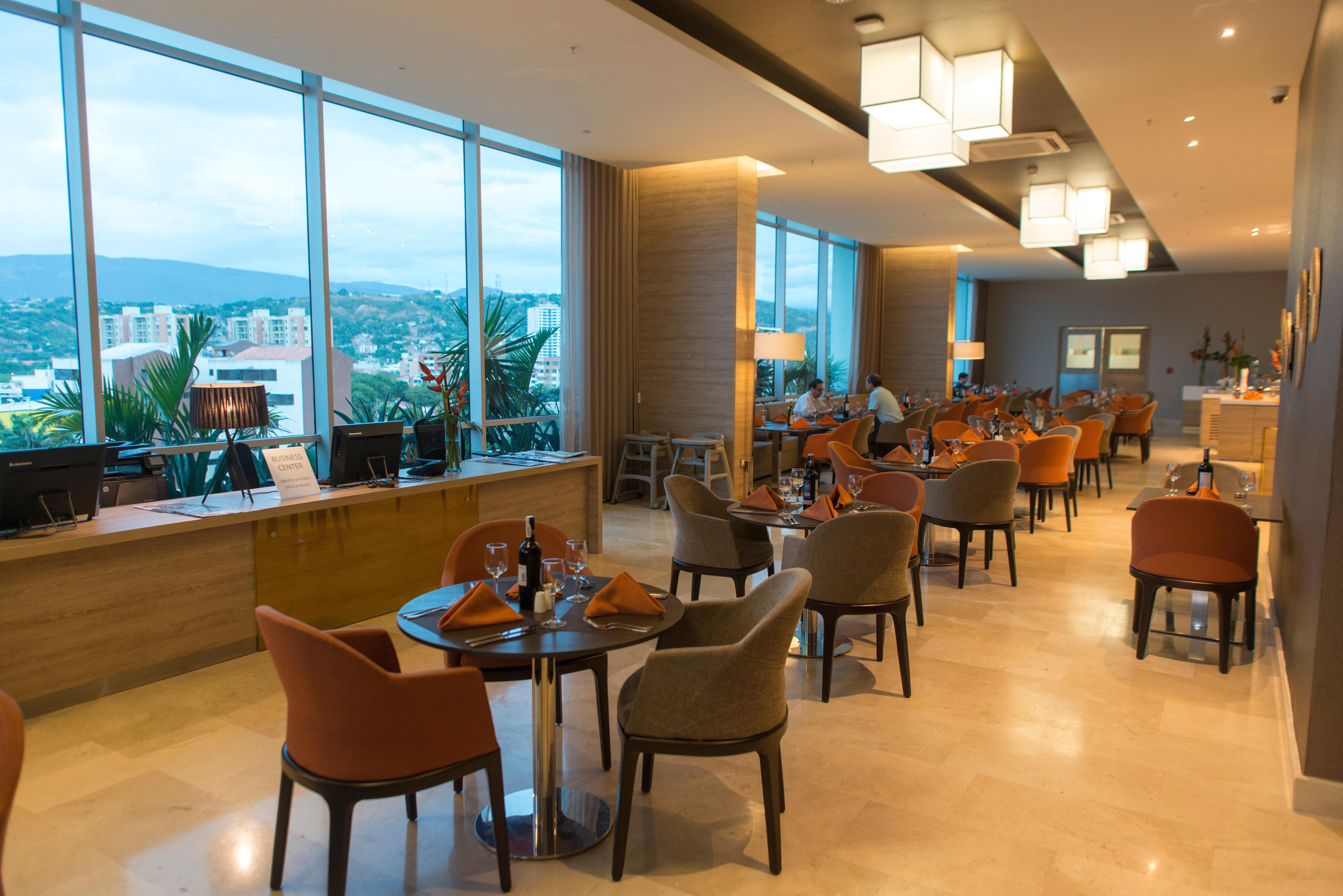 Holiday Inn Cucuta By Ihg Exterior foto The lounge at the airport